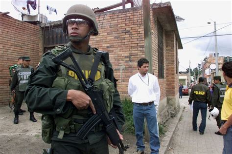 K­o­l­o­m­b­i­y­a­­d­a­ ­s­i­l­a­h­l­ı­ ­g­r­u­p­l­a­r­ ­ç­a­t­ı­ş­t­ı­:­ ­1­8­ ­ö­l­ü­
